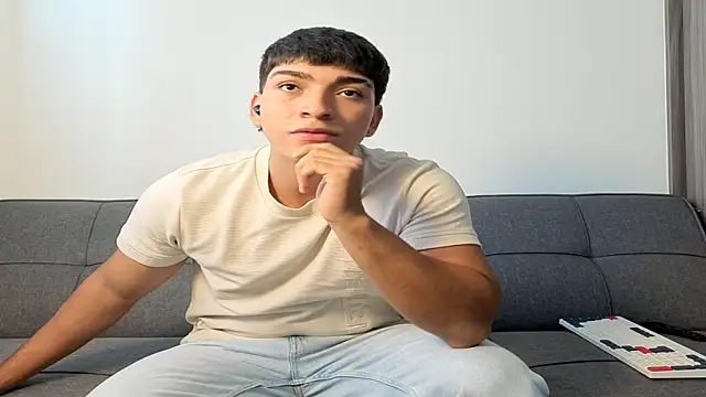 Snapshot of James_silva1 chatting on 04/27/26, 02:04 James silva1 online show from 04/27/26, 02:04