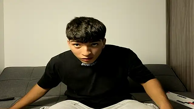 Snapshot of James_silva1 chatting on 04/25/26, 11:35 James silva1 online show from 04/25/26, 11:35