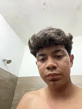 Snapshot of blocksex22 chatting on 04/15/26, 01:00 blocksex22 online show from 04/15/26, 01:00