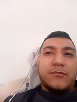 Snapshot of AdrewsRic chatting on 04/14/26, 12:32 AdrewsRic online show from 04/14/26, 12:32