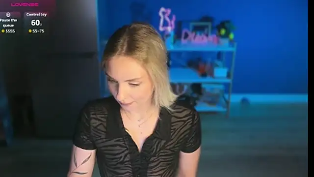 Snapshot of mari_grey chatting on 05/19/26, 08:49 mari grey online show from 05/19/26, 08:49