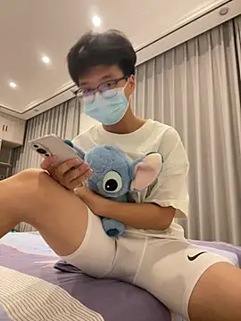 Snapshot of Yalotutu chatting on 06/25/26, 03:28 Yalotutu online show from 06/25/26, 03:28