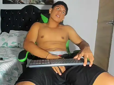 Snapshot of magnust_miller_ chatting on 04/14/26, 01:43 magnust miller online show from 04/14/26, 01:43