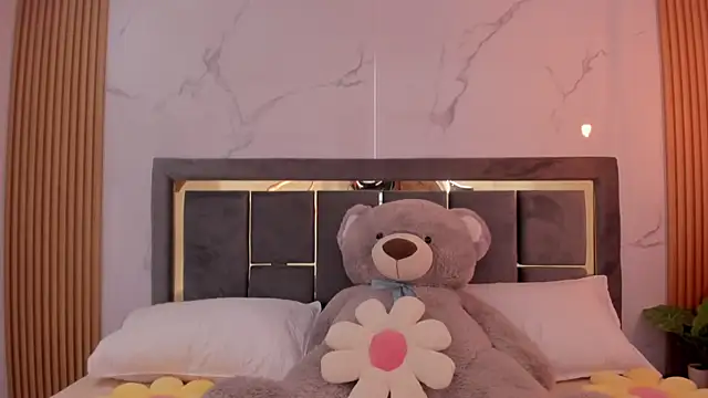 Iam Milly  online show from 05/03/26, 08:34