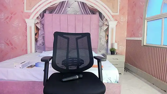Dulce violetta  online show from 05/26/26, 07:12