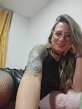 Snapshot of VALELUXX chatting on 05/10/26, 02:59 VALELUXX online show from 05/10/26, 02:59