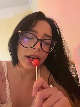 milakitti online show from 04/21/26, 06:47