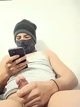 Snapshot of joshe40 chatting on 04/13/26, 01:37 joshe40 online show from 04/13/26, 01:37