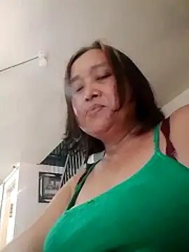 Snapshot of jeanyummytits chatting on 06/12/26, 11:24 jeanyummytits online show from 06/12/26, 11:24