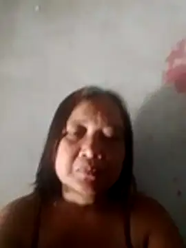 Snapshot of jeanyummytits chatting on 05/17/26, 11:27 jeanyummytits online show from 05/17/26, 11:27