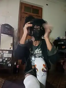 Snapshot of lucybeb chatting on 04/13/26, 07:45 lucybeb online show from 04/13/26, 07:45