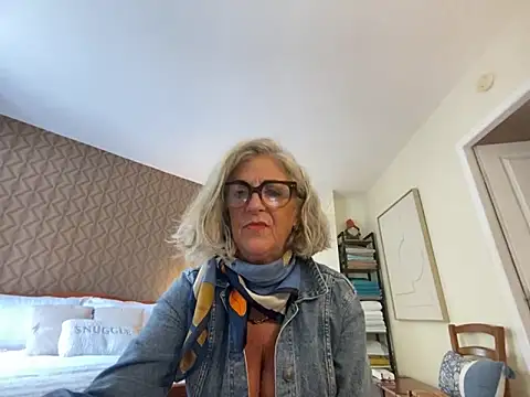 NaughtyMonicaUK online show from 04/19/26, 01:12