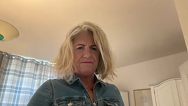 NaughtyMonicaUK online show from 04/25/26, 02:14