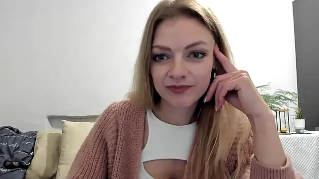 Snapshot of Severina7 chatting on 04/28/26, 08:13 Severina7 online show from 04/28/26, 08:13