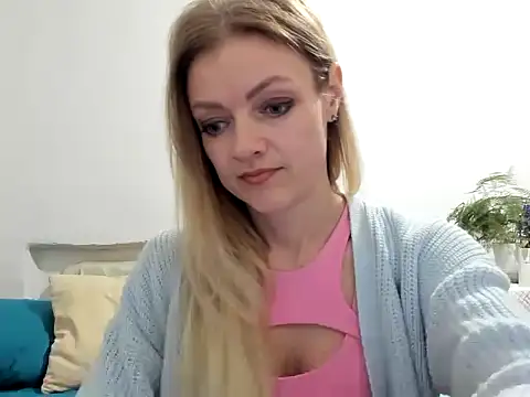 Snapshot of Severina7 chatting on 05/18/26, 08:02 Severina7 online show from 05/18/26, 08:02