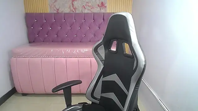 Snapshot of Kailee_ch chatting on 04/13/26, 01:04 Kailee ch online show from 04/13/26, 01:04