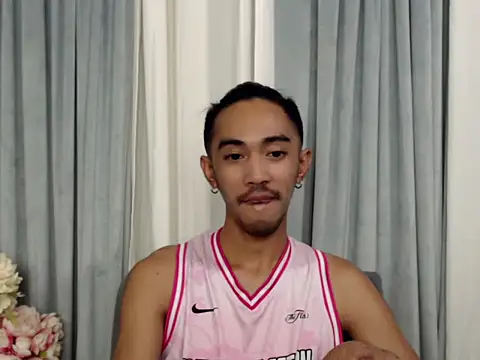 Snapshot of crocodale chatting on 04/19/26, 10:49 crocodale online show from 04/19/26, 10:49