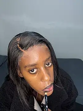 petite bee online show from 05/10/26, 09:16