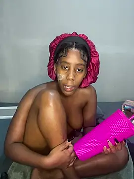 petite bee online show from 06/02/26, 04:01