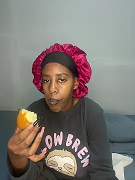 petite bee online show from 05/24/26, 03:23