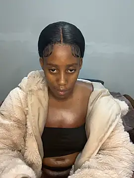petite bee online show from 07/06/26, 02:18