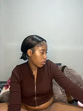 petite bee online show from 07/07/26, 04:26