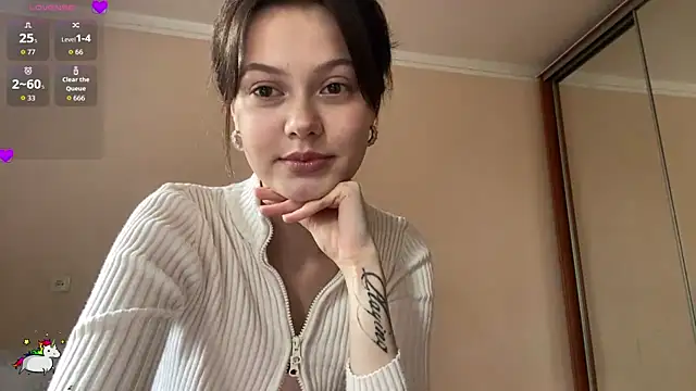 Snapshot of LaurenBlade chatting on 07/16/26, 07:16 LaurenBlade online show from 07/16/26, 07:16