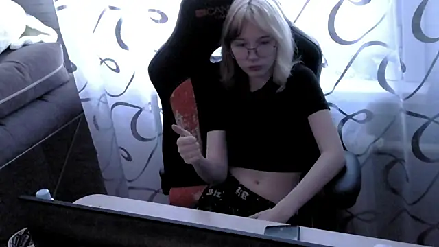 Vi Nika online show from 04/15/26, 01:48