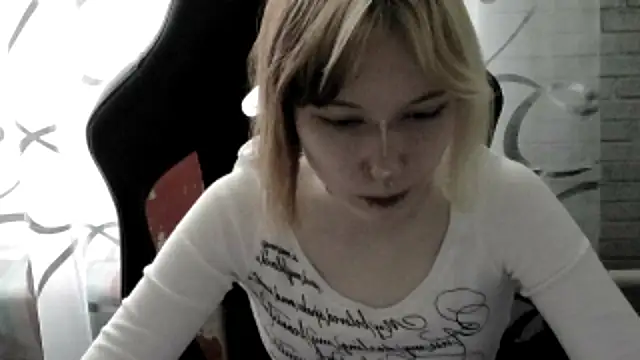 Vi Nika online show from 04/19/26, 01:12