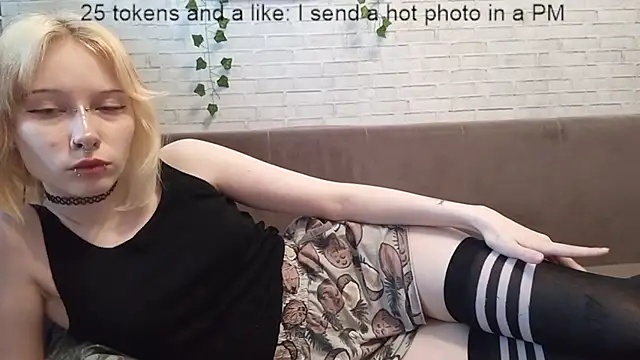 Vi Nika online show from 05/17/26, 04:40