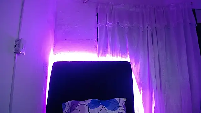 Snapshot of daira2006 chatting on 04/15/26, 03:01 daira2006 online show from 04/15/26, 03:01