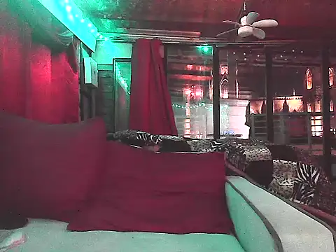 Snapshot of fapymasterUWU chatting on 04/13/26, 03:10 fapymasterUWU online show from 04/13/26, 03:10