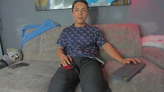 LeoVargasHot online show from 04/18/26, 01:19