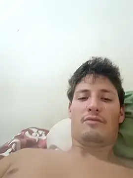 Snapshot of welltommy2001 chatting on 04/15/26, 02:50 welltommy2001 online show from 04/15/26, 02:50