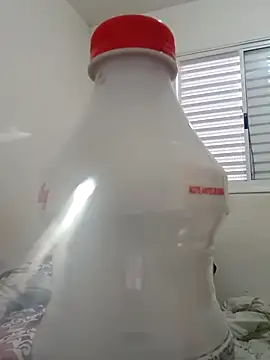 Snapshot of welltommy2001 chatting on 04/13/26, 02:10 welltommy2001 online show from 04/13/26, 02:10