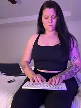 kittyykat767 online show from 04/15/26, 02:28