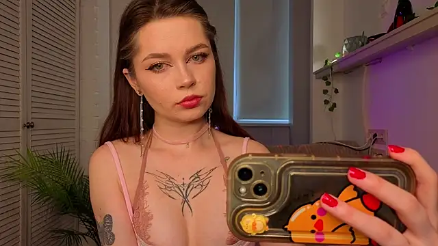 Snapshot of milksiren chatting on 04/14/26, 12:37 milksiren online show from 04/14/26, 12:37