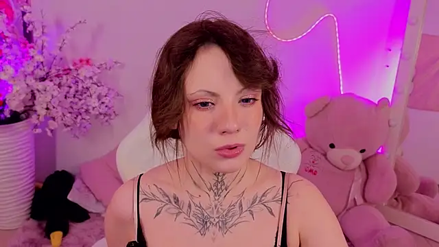 EricaMoonn online show from 05/18/26, 09:36