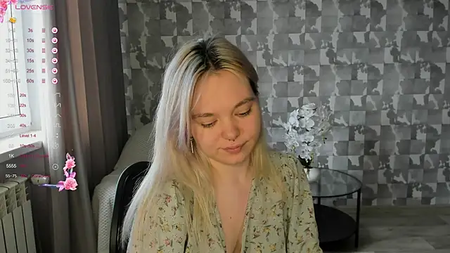 Anna Delon online show from 04/23/26, 12:29