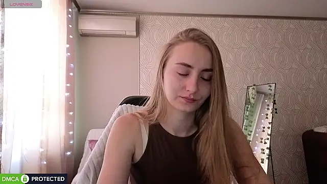 Snapshot of Your_Emily25 chatting on 07/10/26, 01:05 Your Emily25 online show from 07/10/26, 01:05