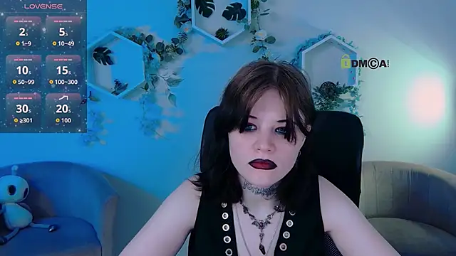 nikki kiss  online show from 06/19/26, 08:31