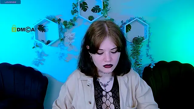 nikki kiss  online show from 06/12/26, 08:34