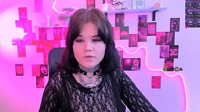 nikki kiss  online show from 05/03/26, 08:52