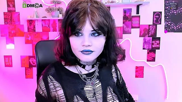nikki kiss  online show from 05/06/26, 08:40