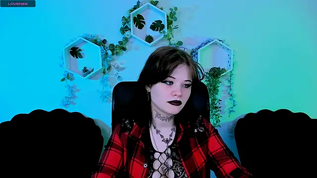 nikki kiss  online show from 06/15/26, 08:25