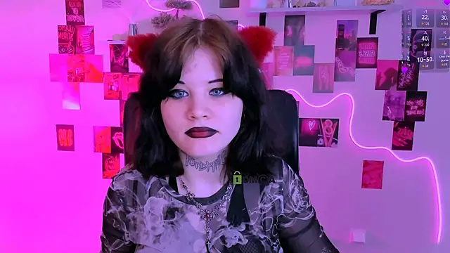 nikki kiss  online show from 05/15/26, 08:56