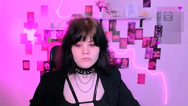 nikki kiss  online show from 04/23/26, 08:43