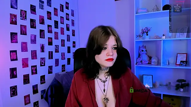 nikki kiss  online show from 07/19/26, 08:45