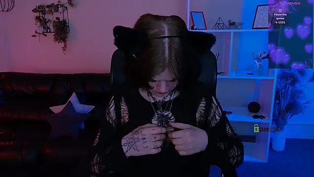 nikki kiss  online show from 05/31/26, 08:53