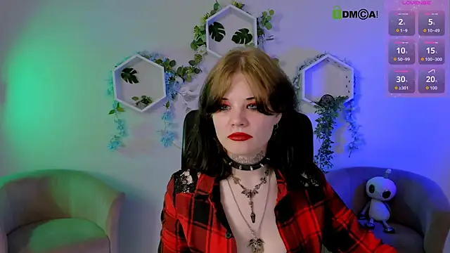 nikki kiss  online show from 07/06/26, 08:32